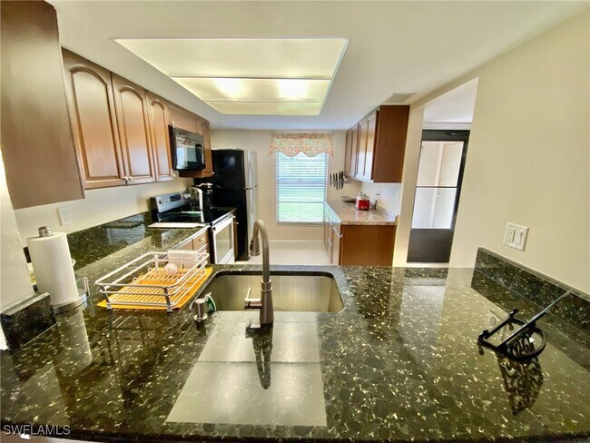 Foto del edificio - 145 Cypress Way E