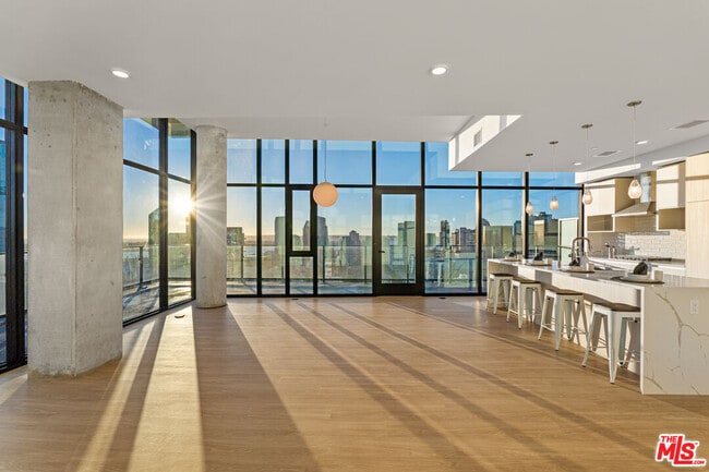 Foto del edificio - 675 Ninth Ave