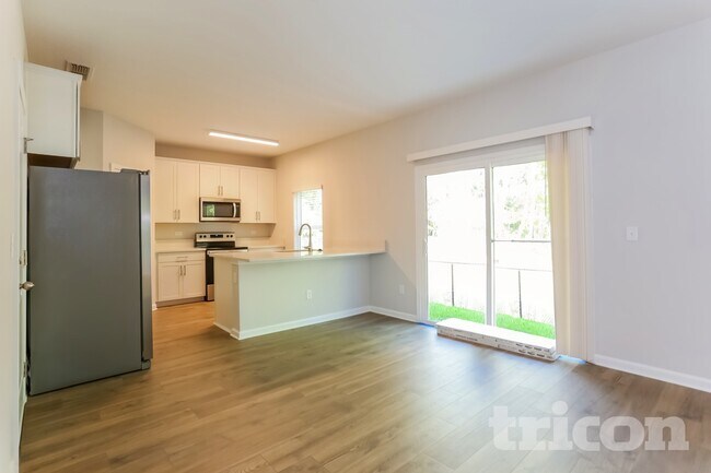 Foto del edificio - 2077 Dutton Island Oaks Wy