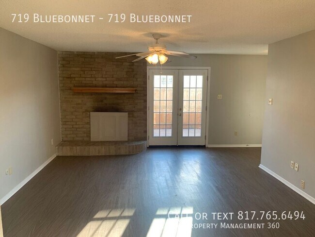 Foto del edificio - 719 Bluebonnet Dr
