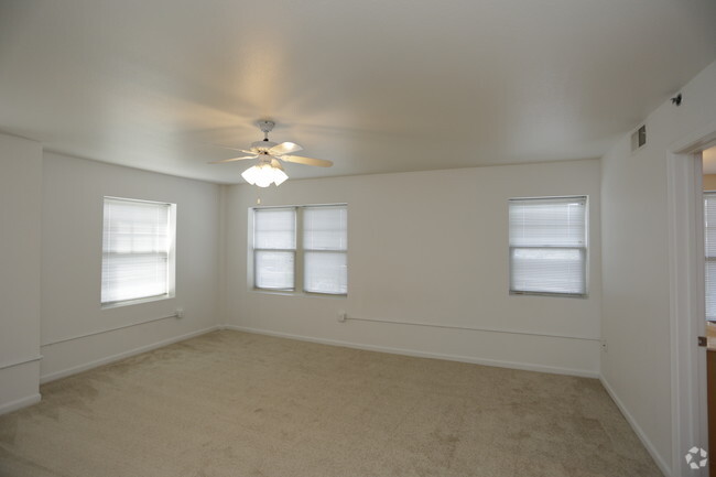 2HAB, 2BA - 1200 FT² - Ellison Apartments