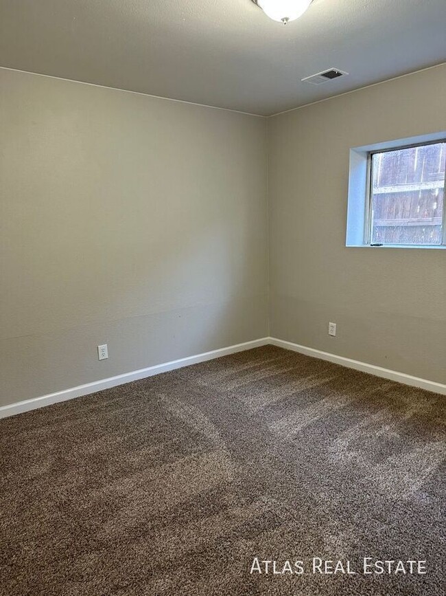 Foto del edificio - Charming Upper-Level Unit in North Denver ...