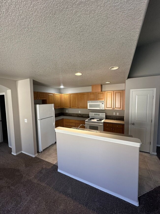 423 SW Garfield Ave Unit 200, Bend, OR 97702 Room for Rent in Bend