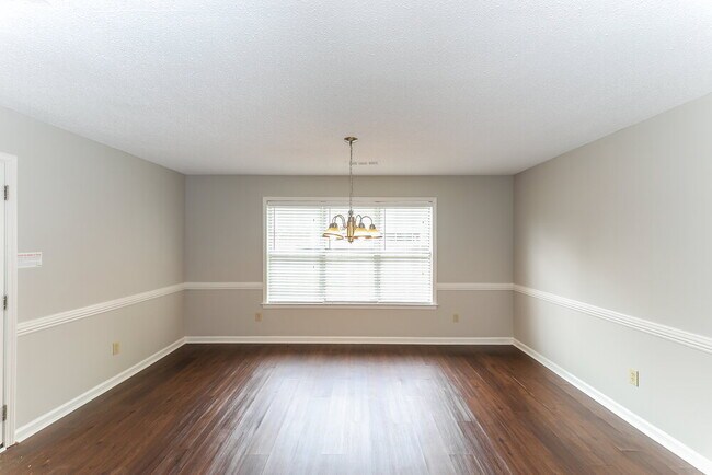 Foto del edificio - 7143 Emily Ln