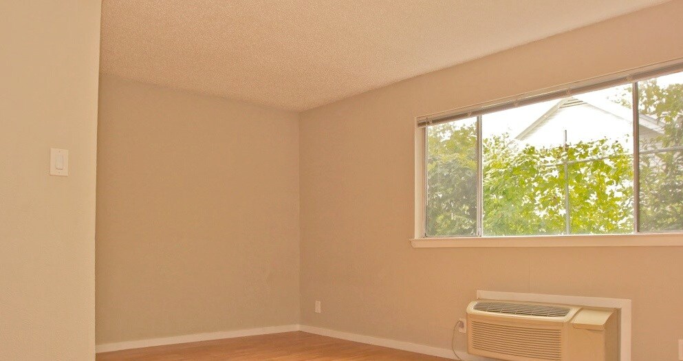 Building Photo - 2504 Manor Rd