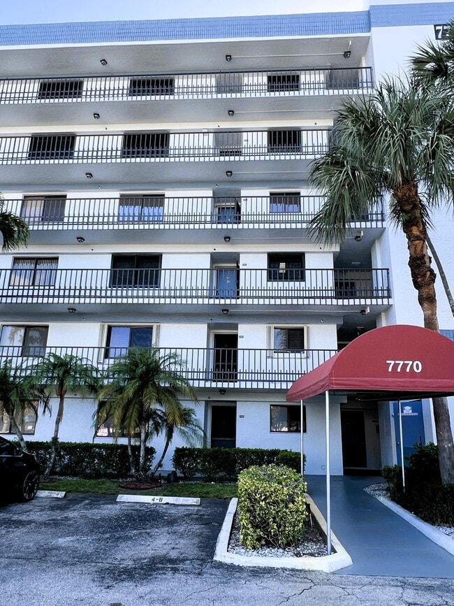 Building Photo - 7770 Tahiti Ln