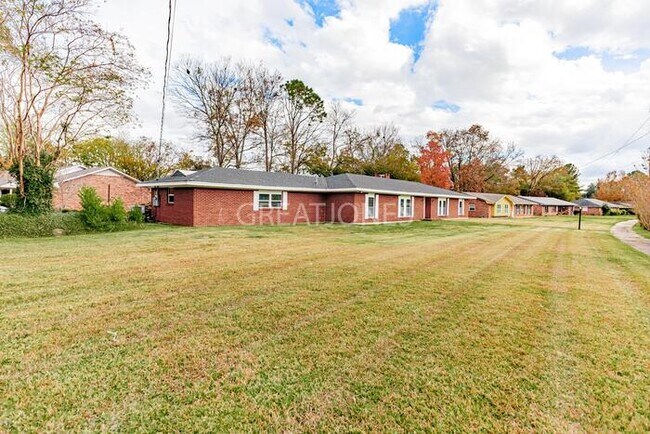 Building Photo - 3401 Sommerville Dr