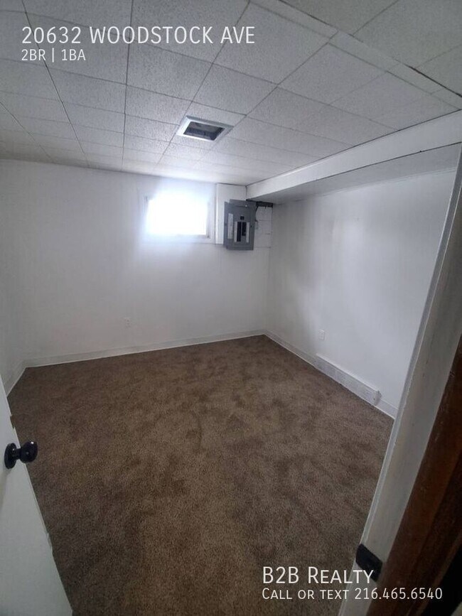 Foto del edificio - 20632 Woodstock Ave