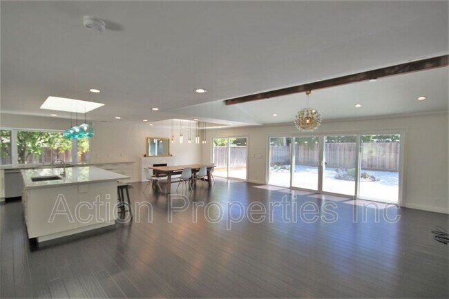 Building Photo - 1074 Highlands Cir