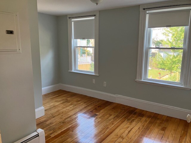 Building Photo - 7 Andrew St