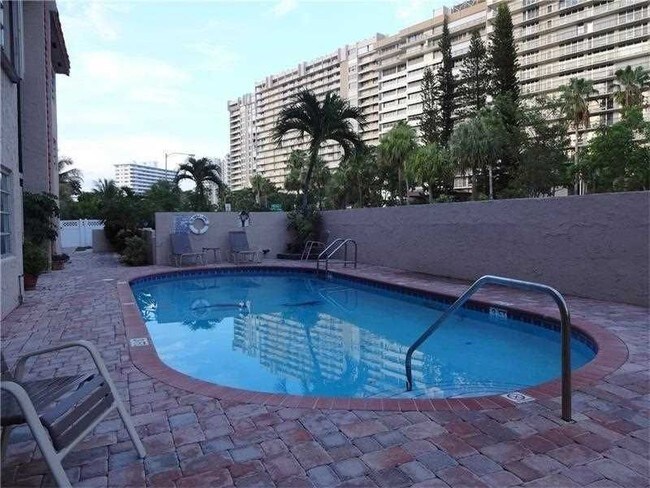 Foto del edificio - 4143 N Ocean Blvd