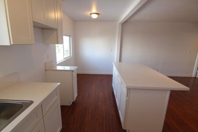 Building Photo - 1 bedroom in Los Angeles CA 90019