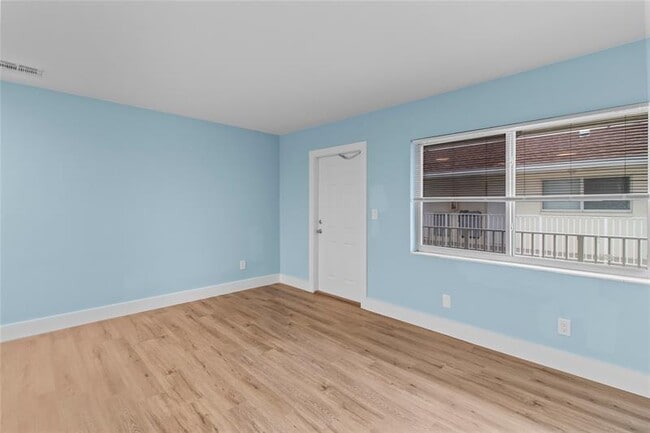 Building Photo - 1848 NE 46th St