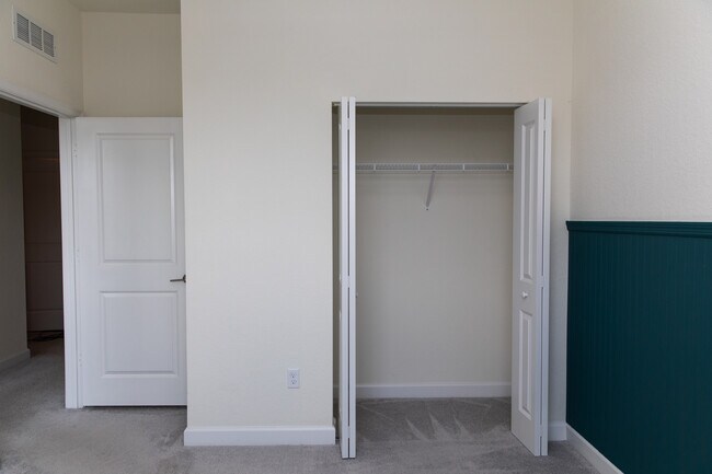 Building Photo - 10127 W Villa Cir