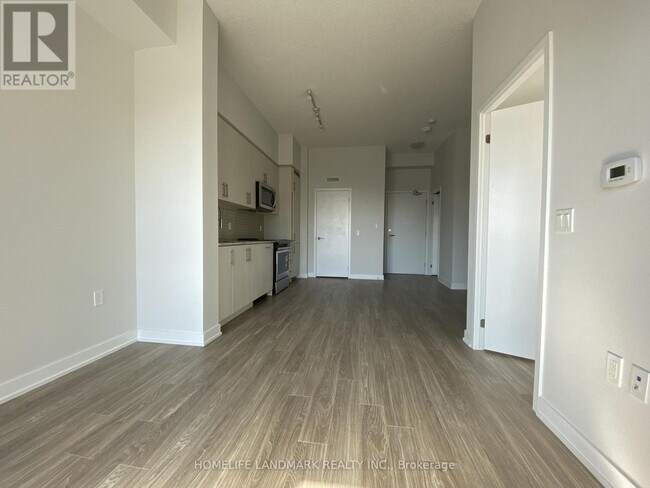 Photo du bâtiment - 4055 Parkside Village Dr
