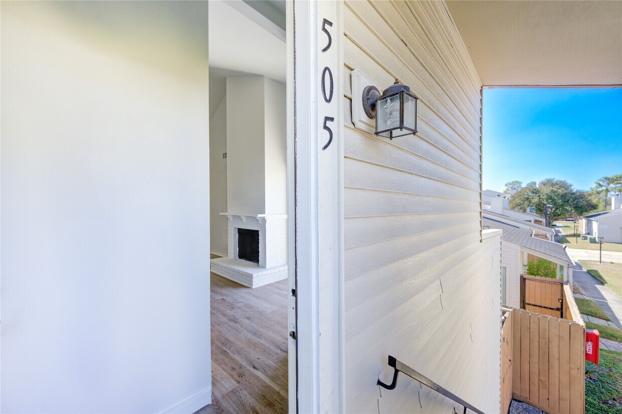 Primary Photo - 6401 Deihl Rd