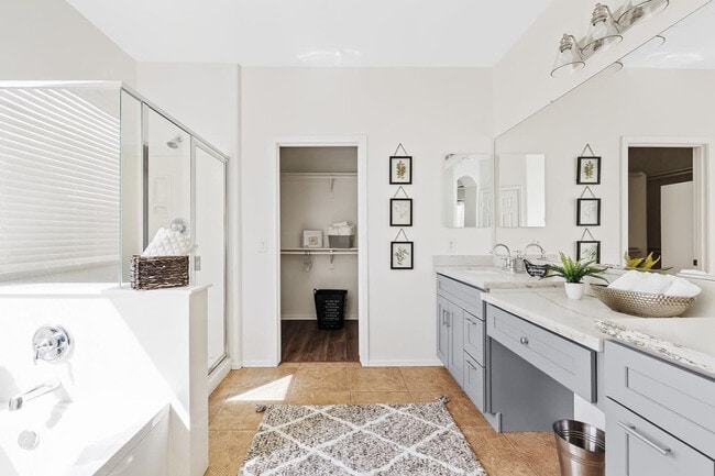 Building Photo - 2372 E Sequoia Dr