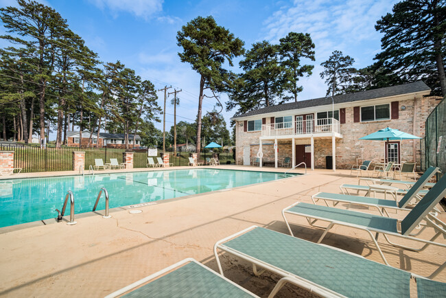 Building Photo - Crown Pointe Apartment Homes