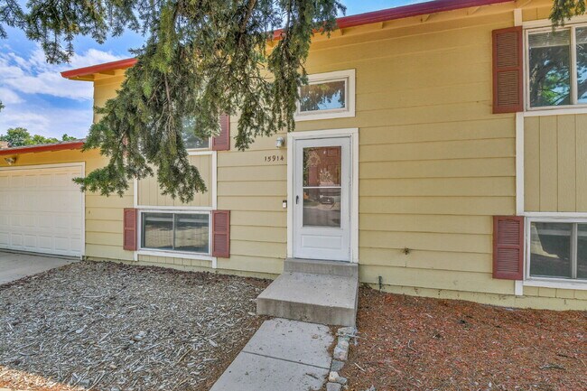Building Photo - $2,995 - 4 Bed, 2 Bath Home in Aurora with...