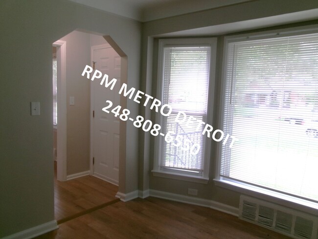 Building Photo - MOVE IN READY 3 BEDROOM BUNGALOW in DETROIT