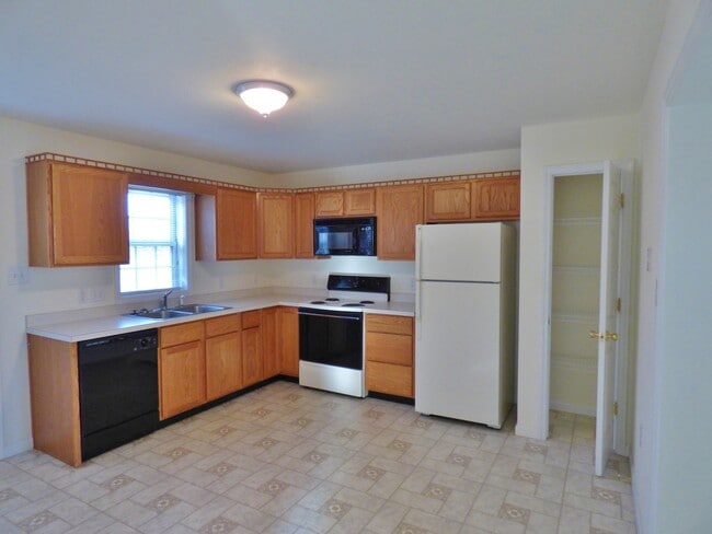 Building Photo - 9359 Redtop Ct