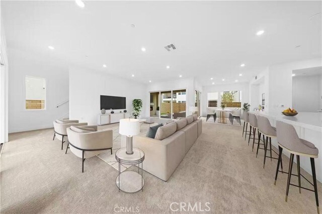 Building Photo - 258 Sora