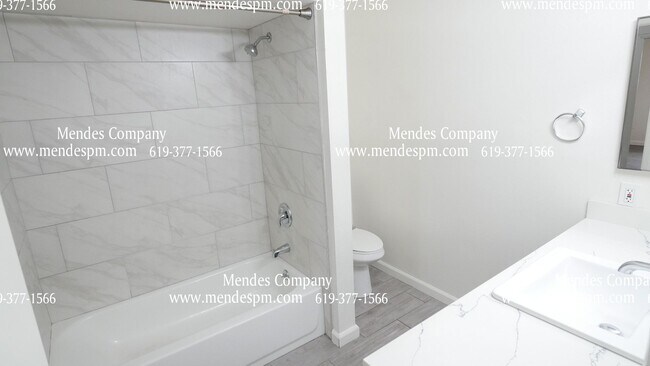 Foto del edificio - Spacious 2 BD/1 BA in Oak Park