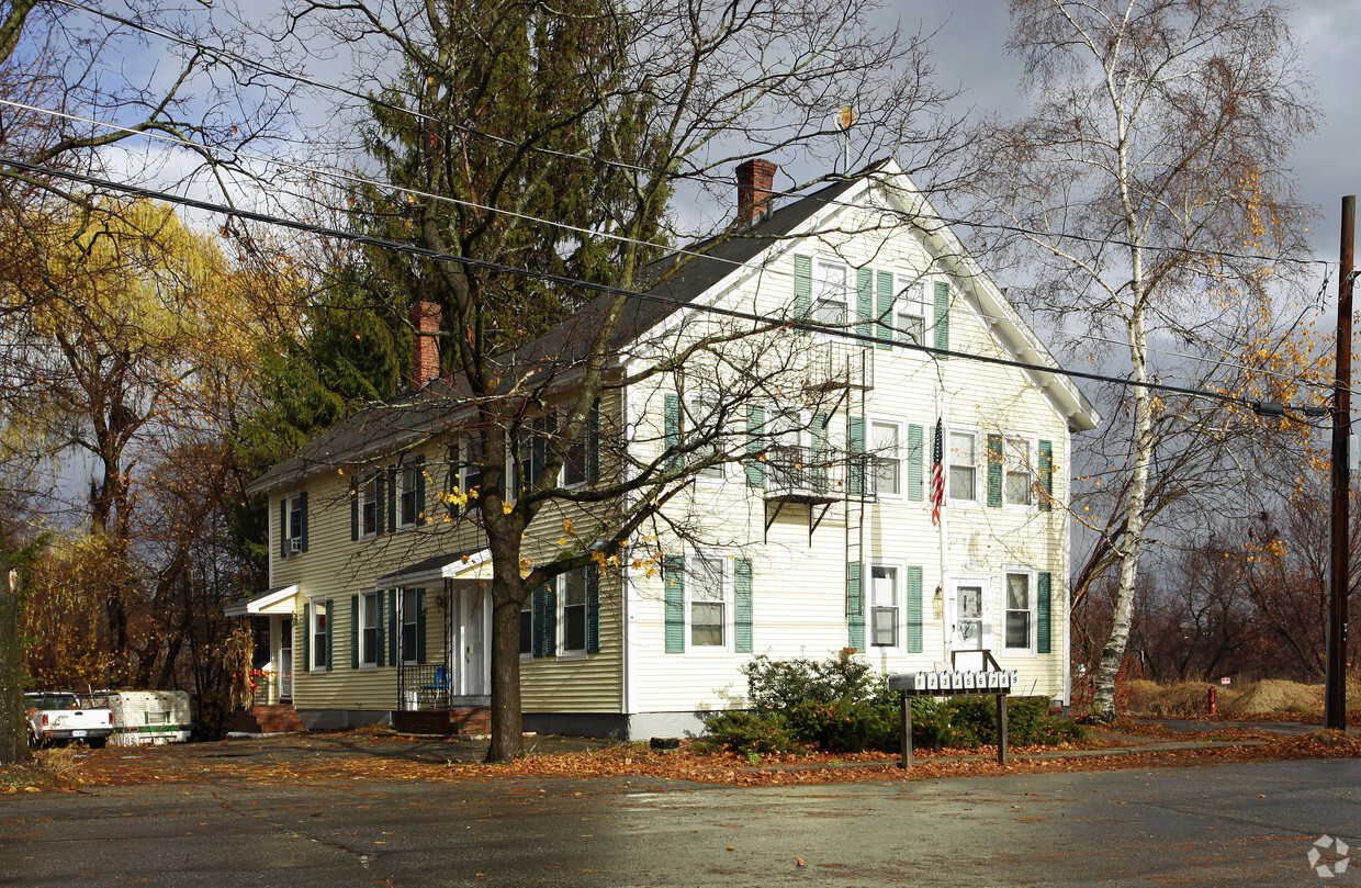 Primary Photo - 22 Railroad Ave