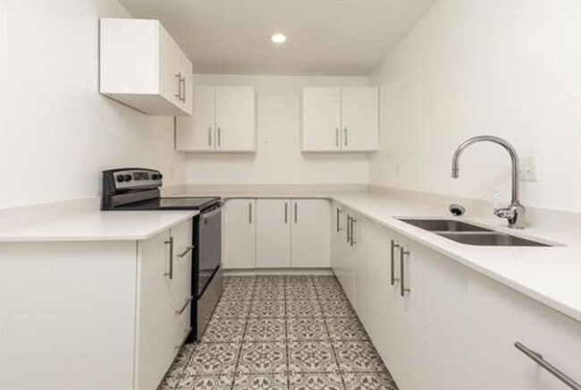 Building Photo - 3BD/2.5BA Townhouse located in Barfield Place!