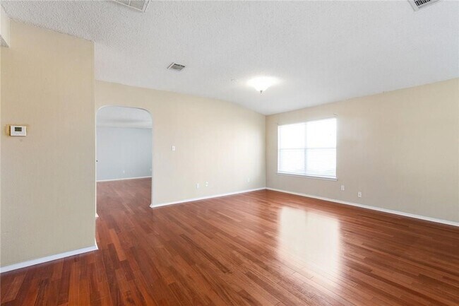 Foto del edificio - 921 Thistle Cir