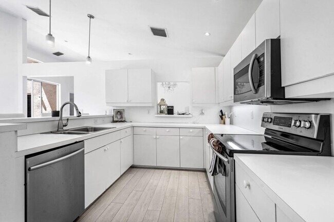 Foto del edificio - 790 Clearbrook Park Cir