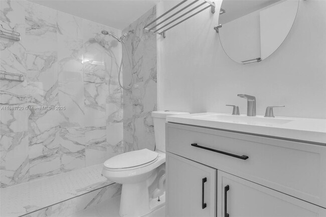 Building Photo - 6235 SW Kendale Lakes Cir