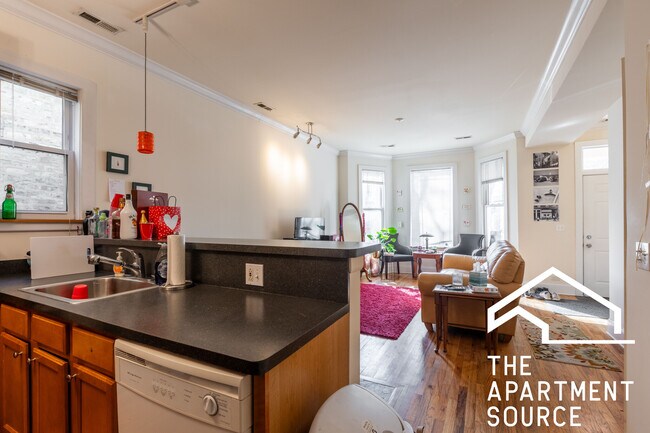 Building Photo - 1314 W Roscoe St