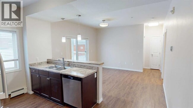 Building Photo - 10004-1097A 97A St