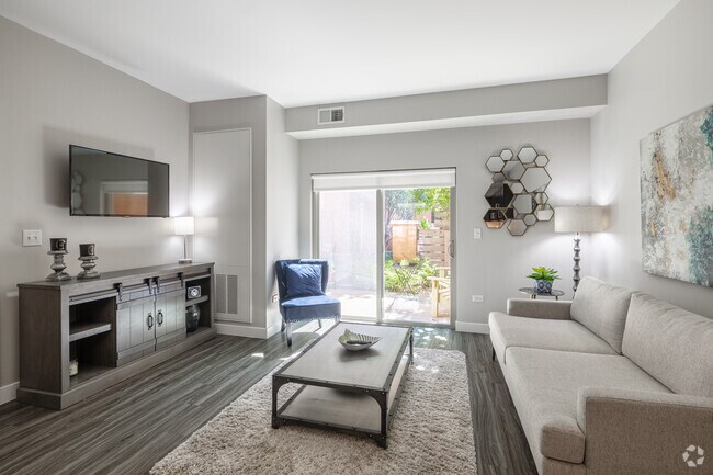 1 habitación, 1 baño - 809 pies cuadrados - Sala de estar - Uptown La Grange