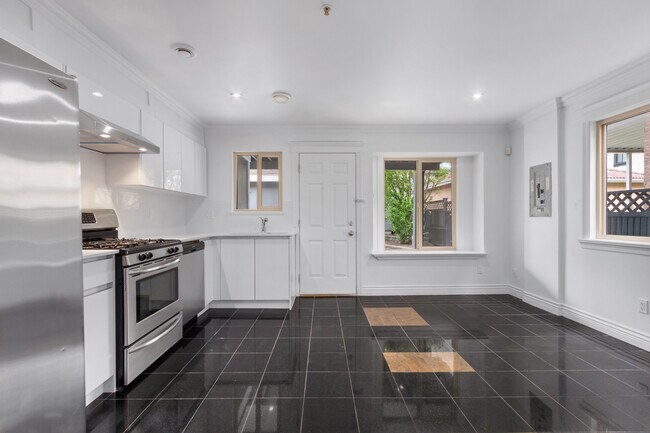 Photo du bâtiment - 105 56th Av E