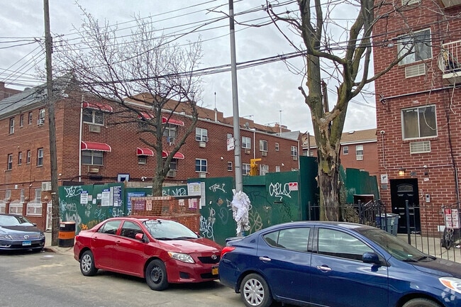 Building Photo - 93-09 Lamont Ave