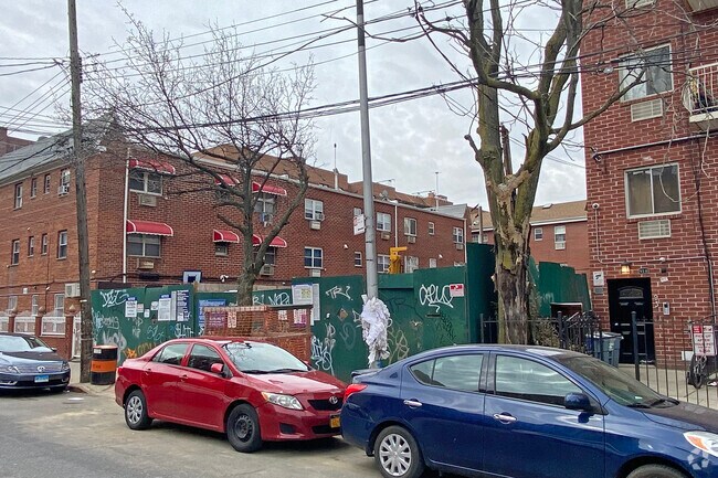 Foto del edificio - 93-09 Lamont Ave