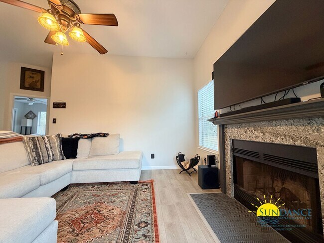 Foto del edificio - Freshly Painted 3BR Home in Yorktown at Willow Bend – Near Bases!