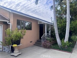 Building Photo - 9832 Beach