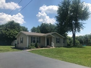 Building Photo - 754 W Elm Rd