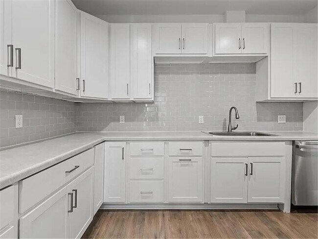 Foto del edificio - 5898 Urbandale Ct N
