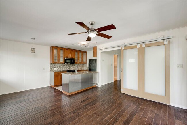Foto del edificio - 1511 Shoal Creek Blvd
