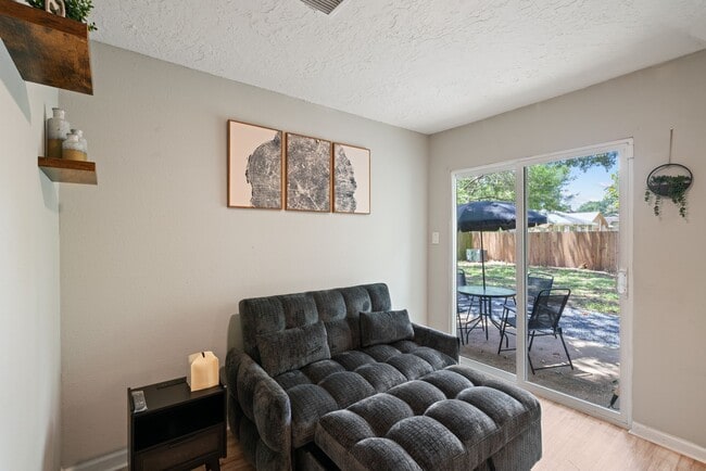 Building Photo - 2523 Village Oak Dr.