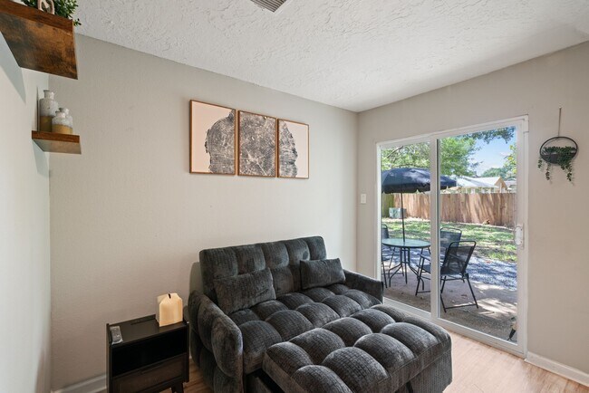 Foto del edificio - 2523 Village Oak Dr.