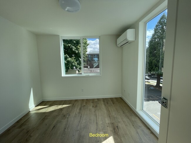 Building Photo - 1724E 11th Ave