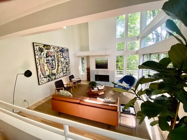 Building Photo - 3501 E Terrace St