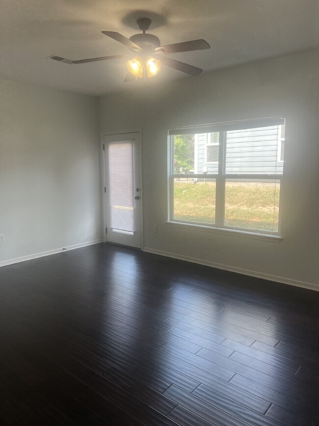 Foto del edificio - 2 Bed, 2.5 Bath Townhouse - Shawnee, KS