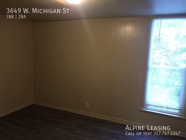 Building Photo - 7 Bedrooms / Central Air! / 2 car garage /...