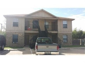 Building Photo - 504 Kings Way Dr